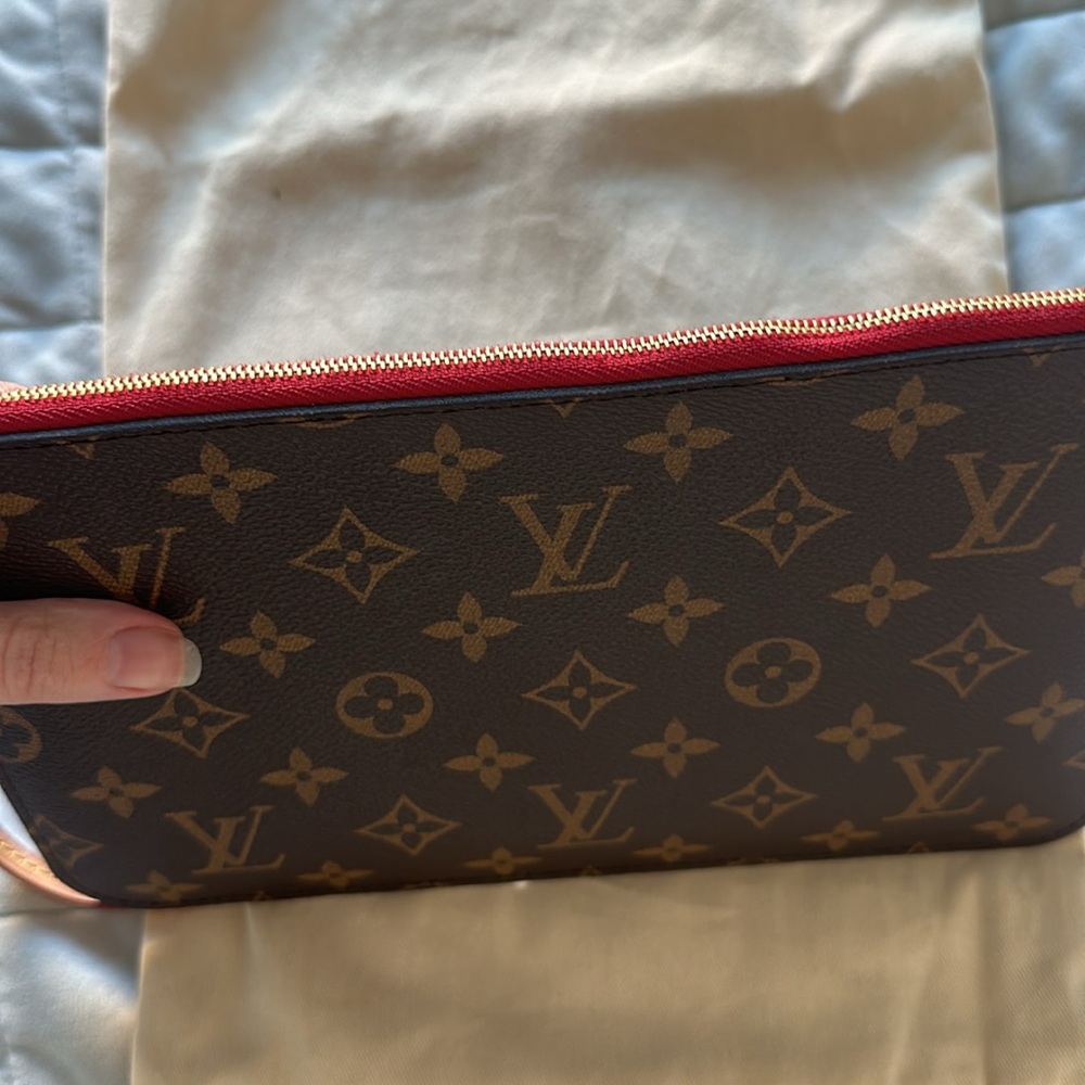 Louis Vuitton Neverfull Pochette - Picture 7 of 11